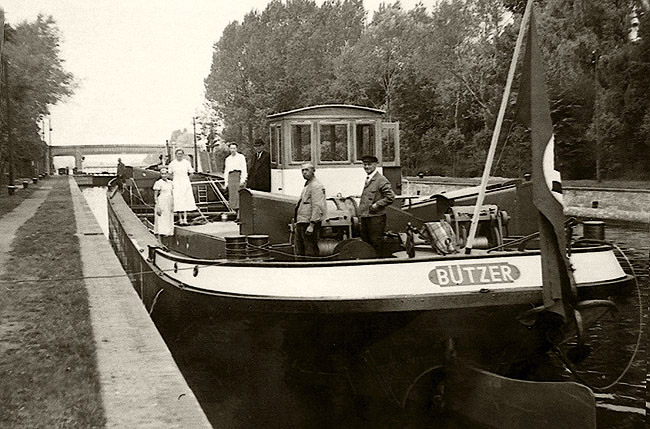 zurück/schließen Motorkahn Annemarie 1940 Rathenow Schleuse